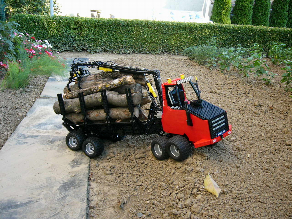 8x8_forwarder_030.jpg