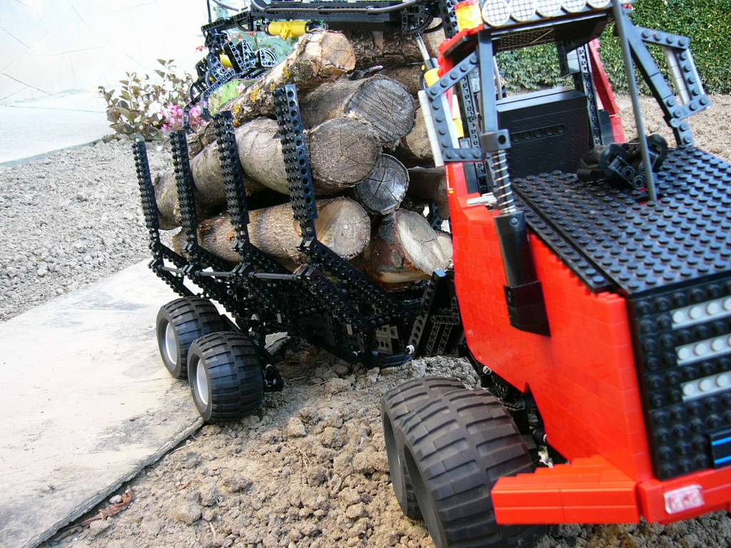 8x8_forwarder_031.jpg