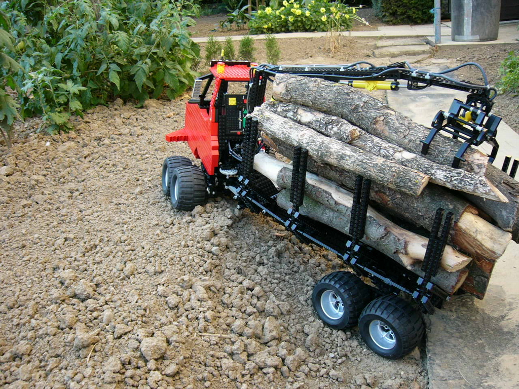 8x8_forwarder_032.jpg