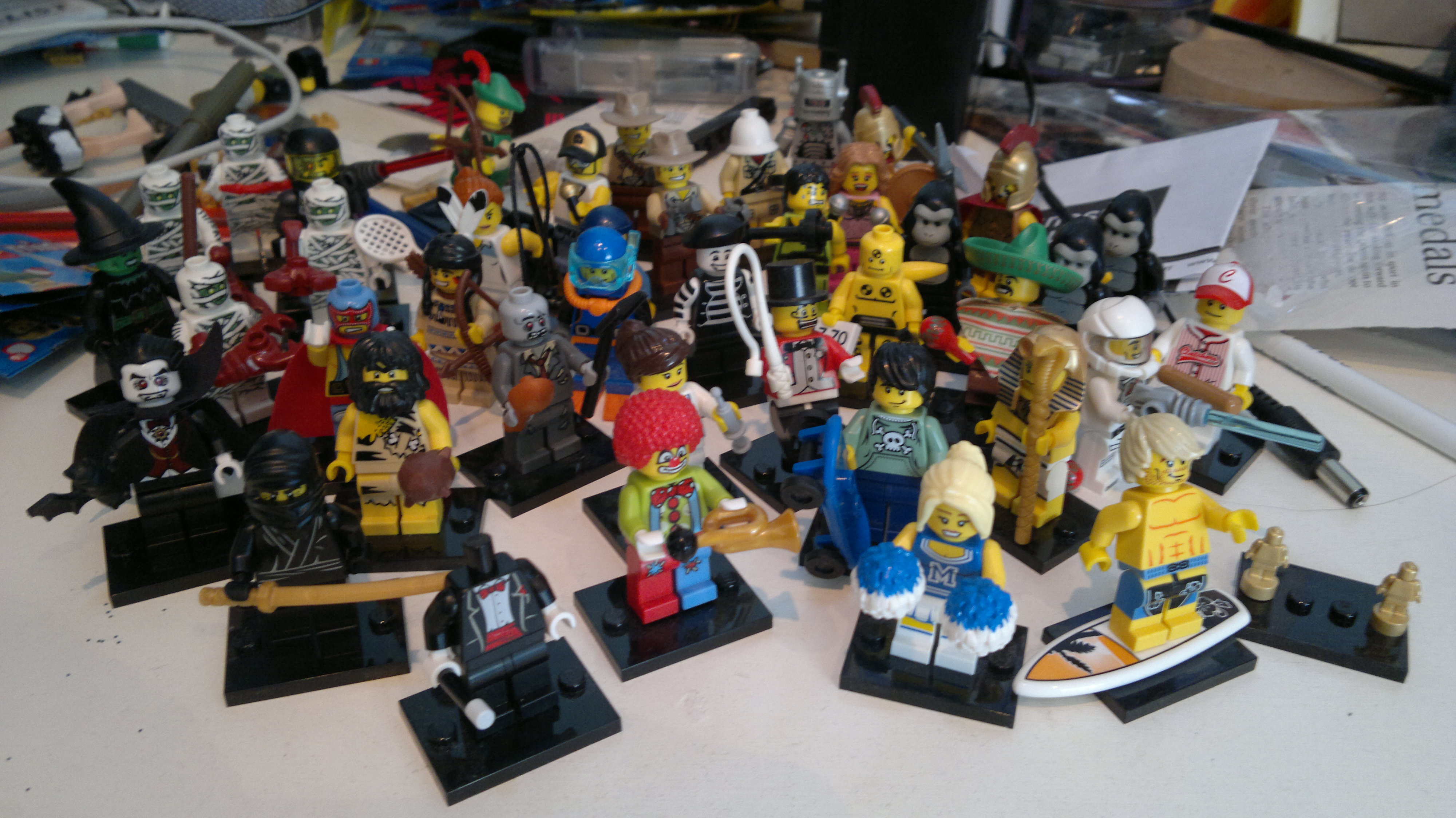 collectable-minifigs.jpg