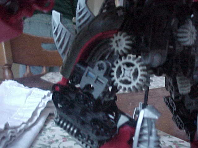 makuta_leg_1.jpg