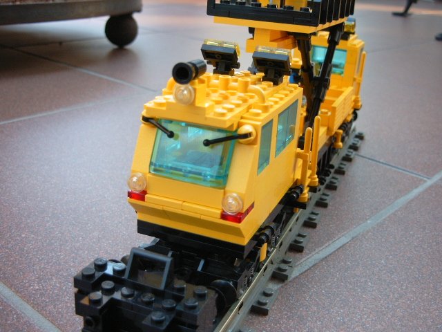 482_hubbuehnenfahrzeug_kabine1_front.jpg