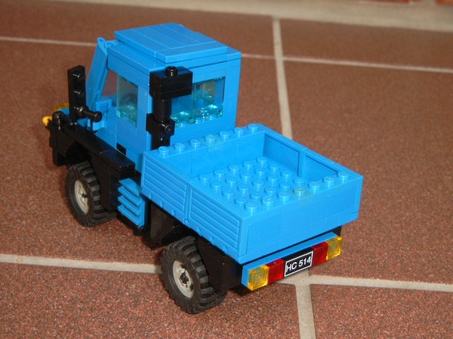 513_unimog_heck.jpg