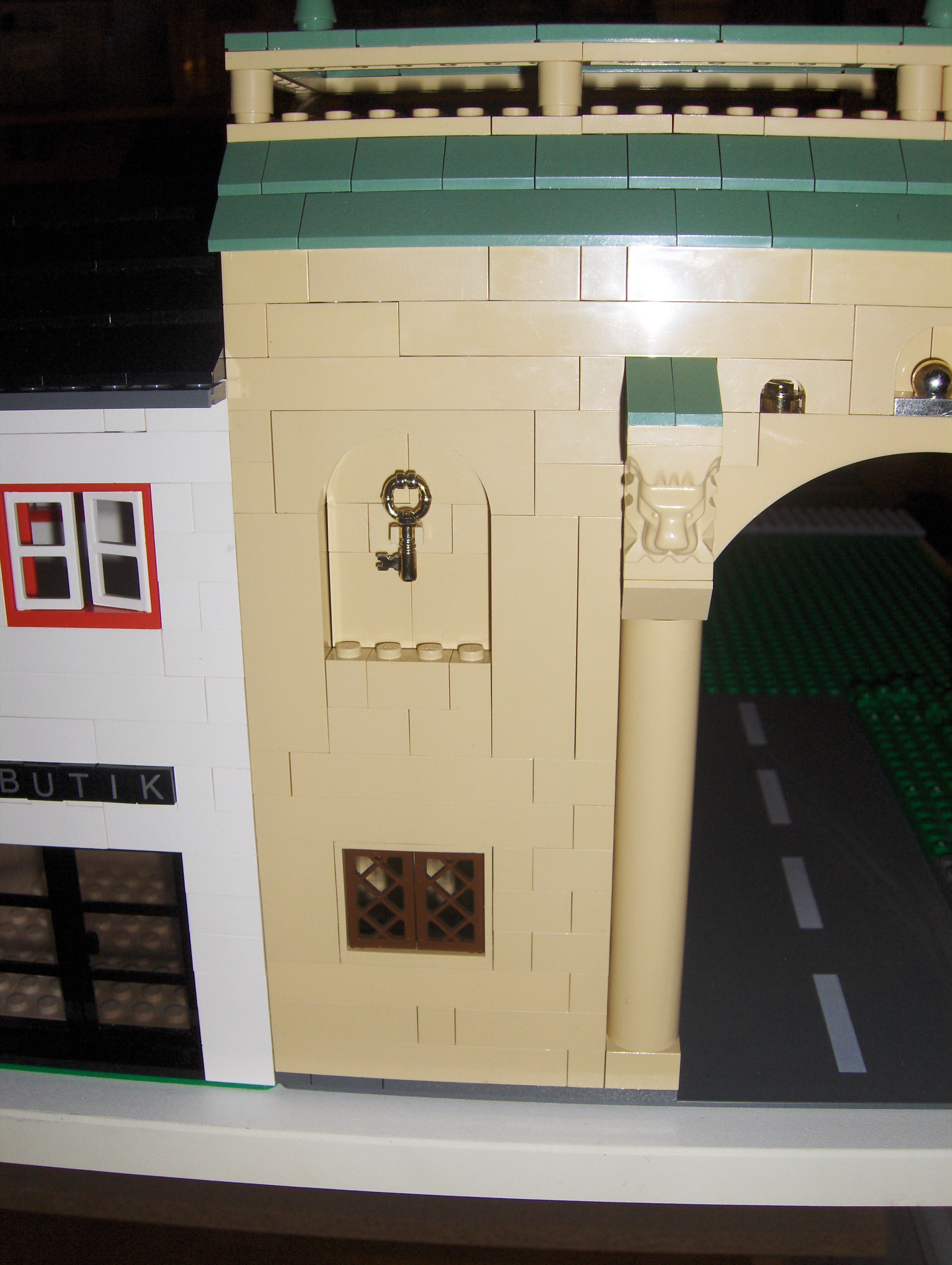 gate_front_left.jpg