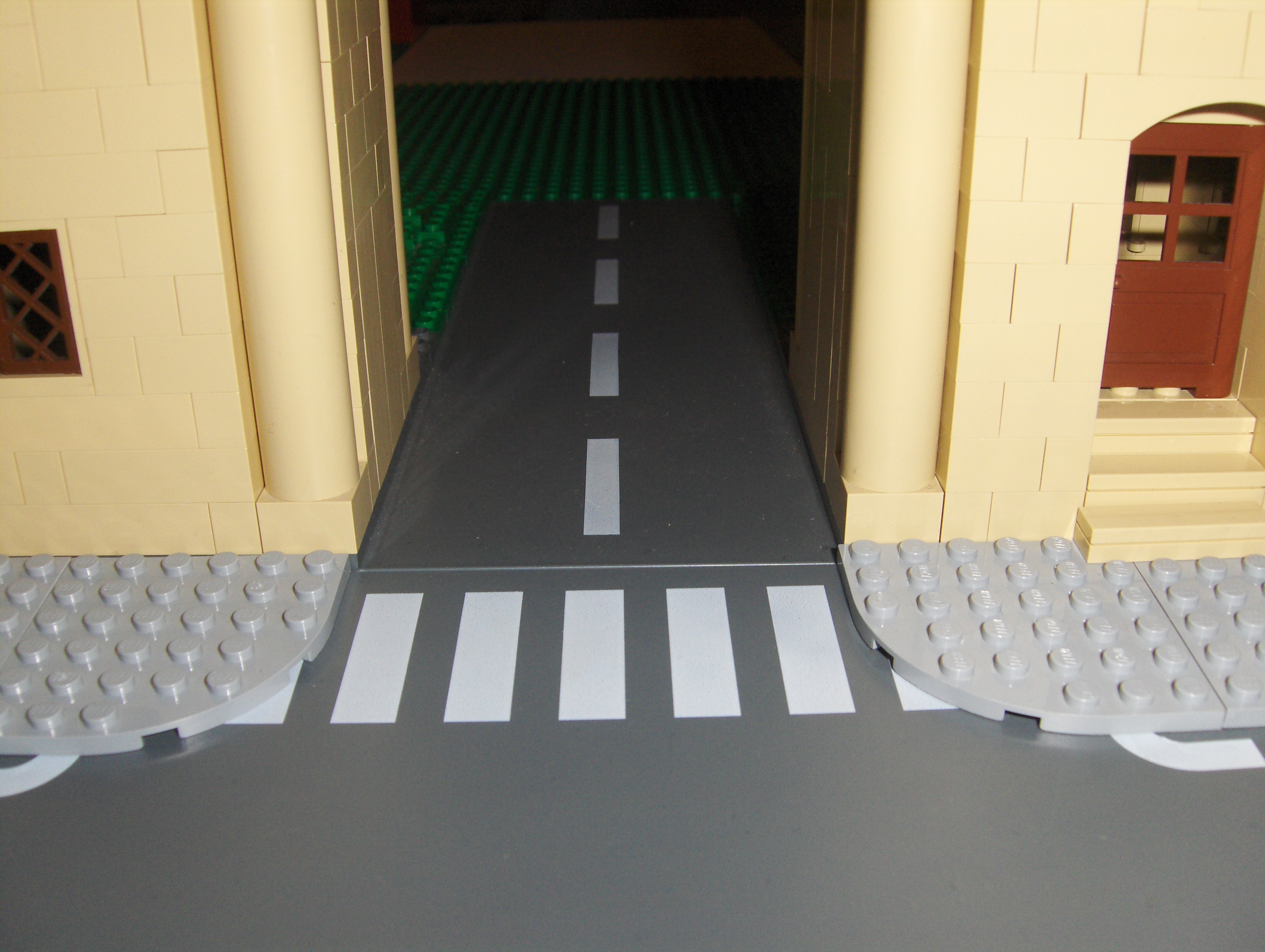 gate_front_road_from_top.jpg