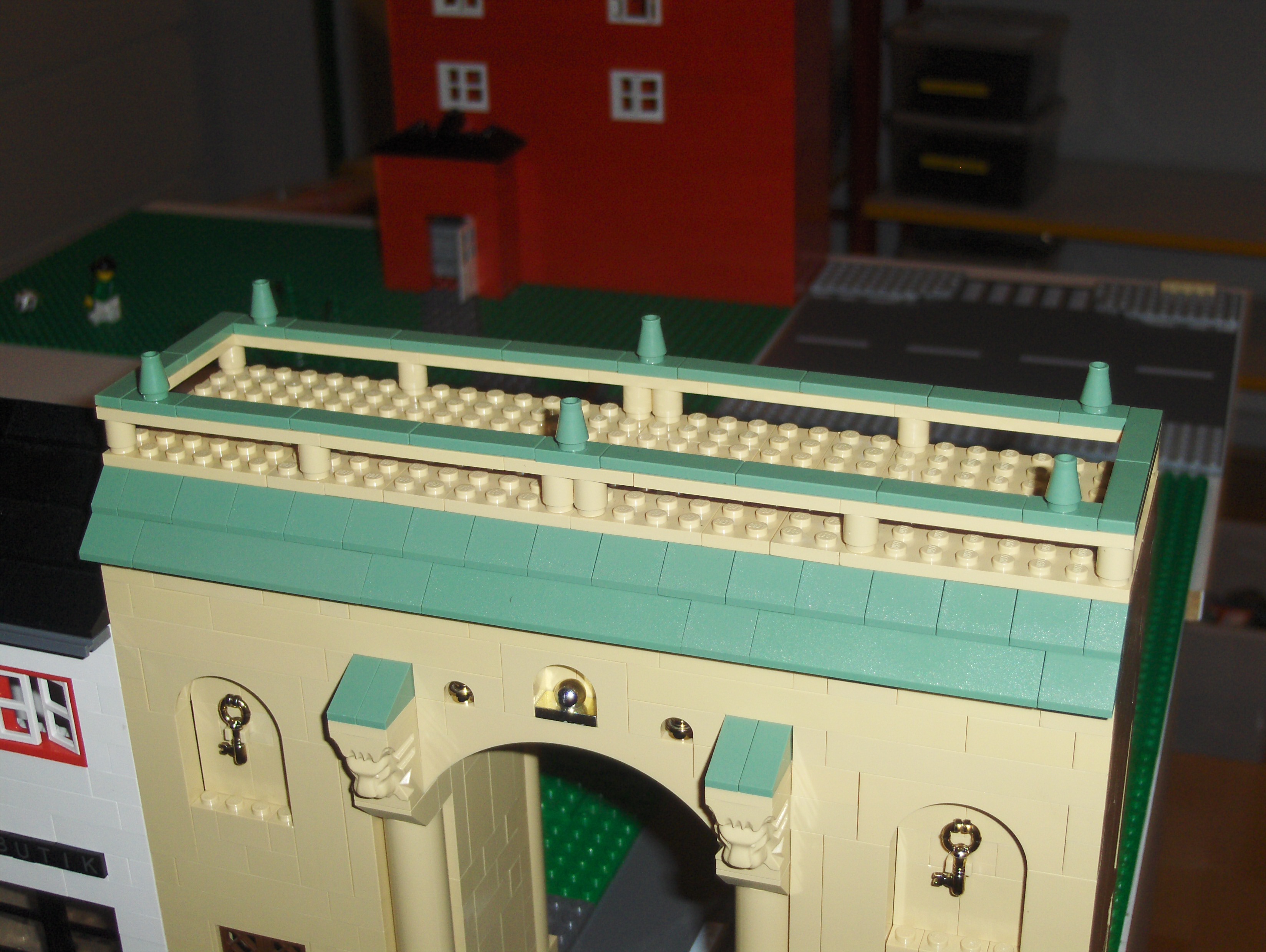 gate_front_roof.jpg