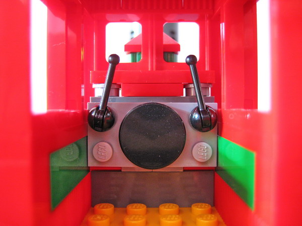 7597_loco_inside.jpg
