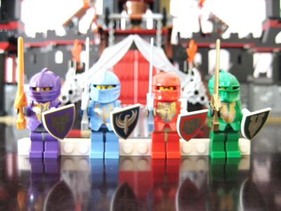 8877_minifigs_2.jpg