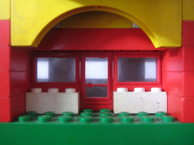 moc-01_pintu-depan.jpg