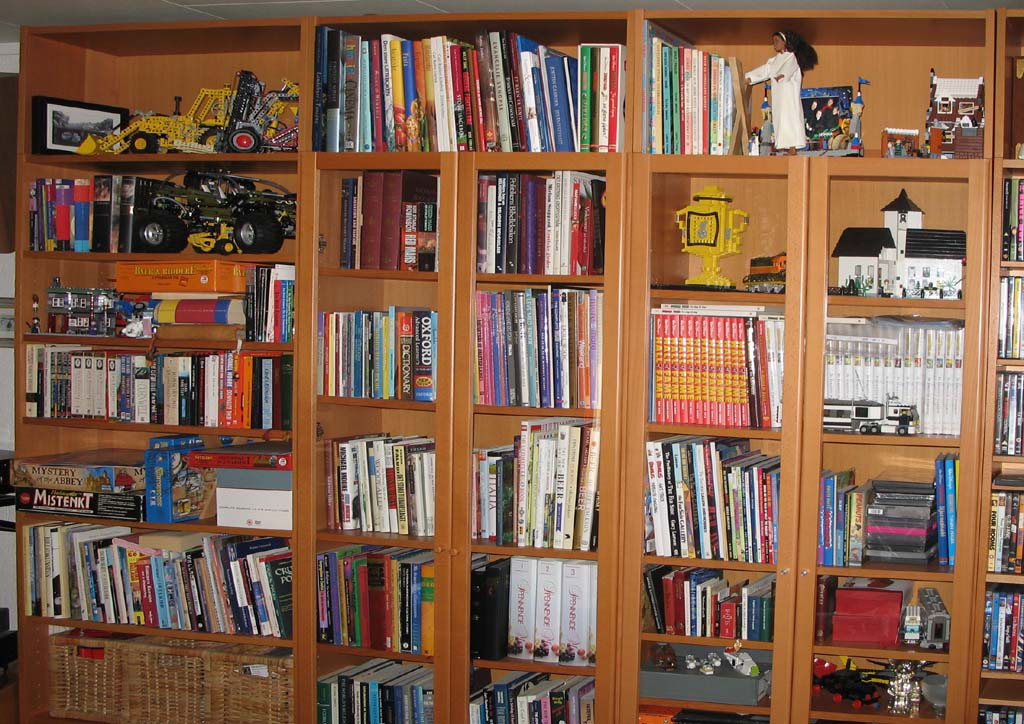livingroom-bookshelfs.jpg