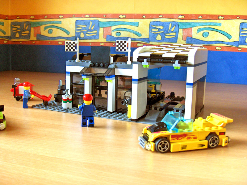 tuner_garage_01.jpg