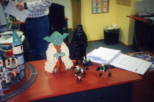 desk-yoda2.jpg