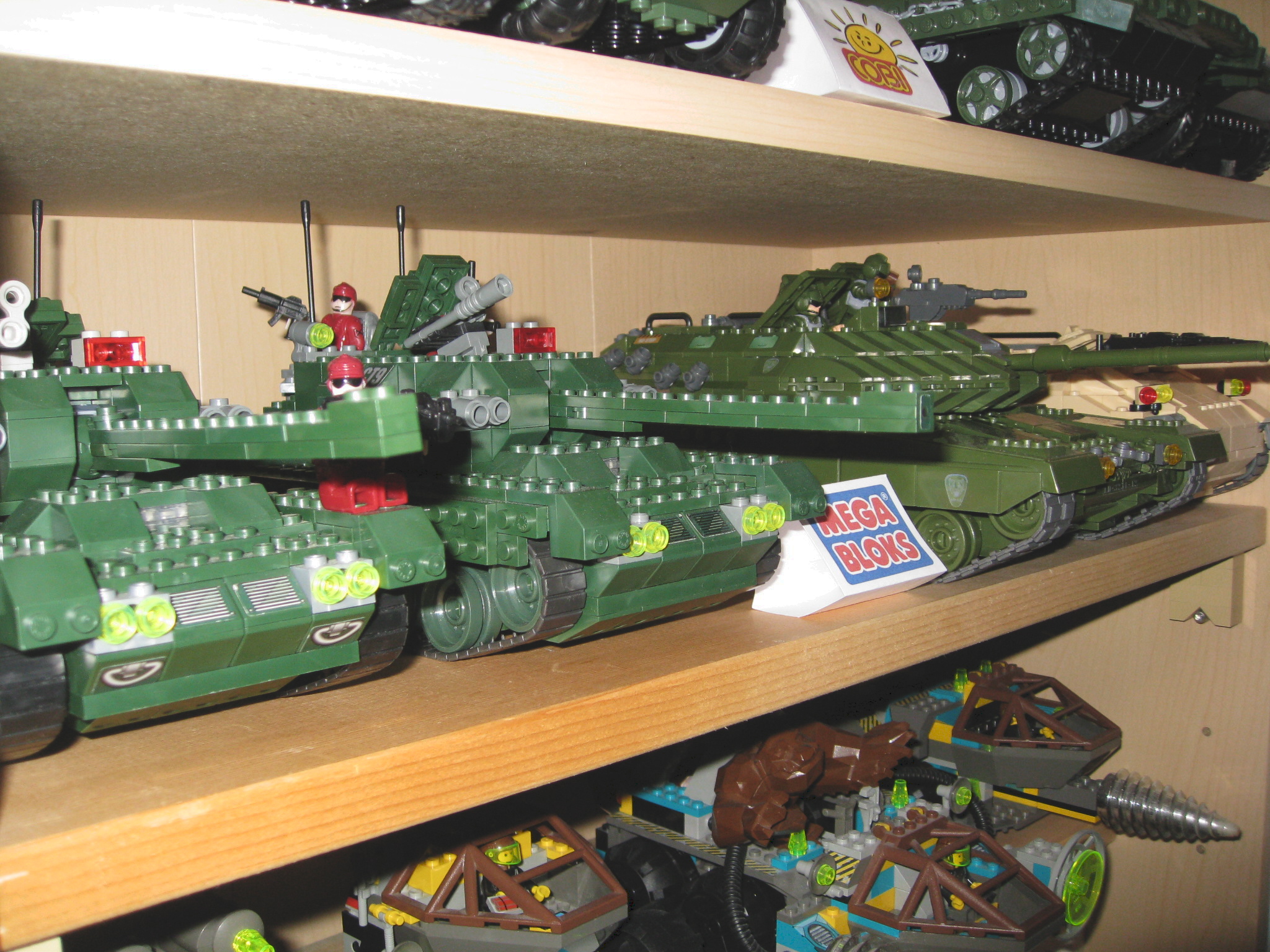my_brickshelf_megabloks_cobi.jpg