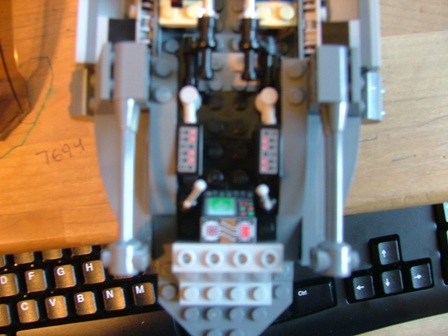 red_dragon_09_cockpit.jpg