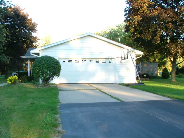house_garage.jpg