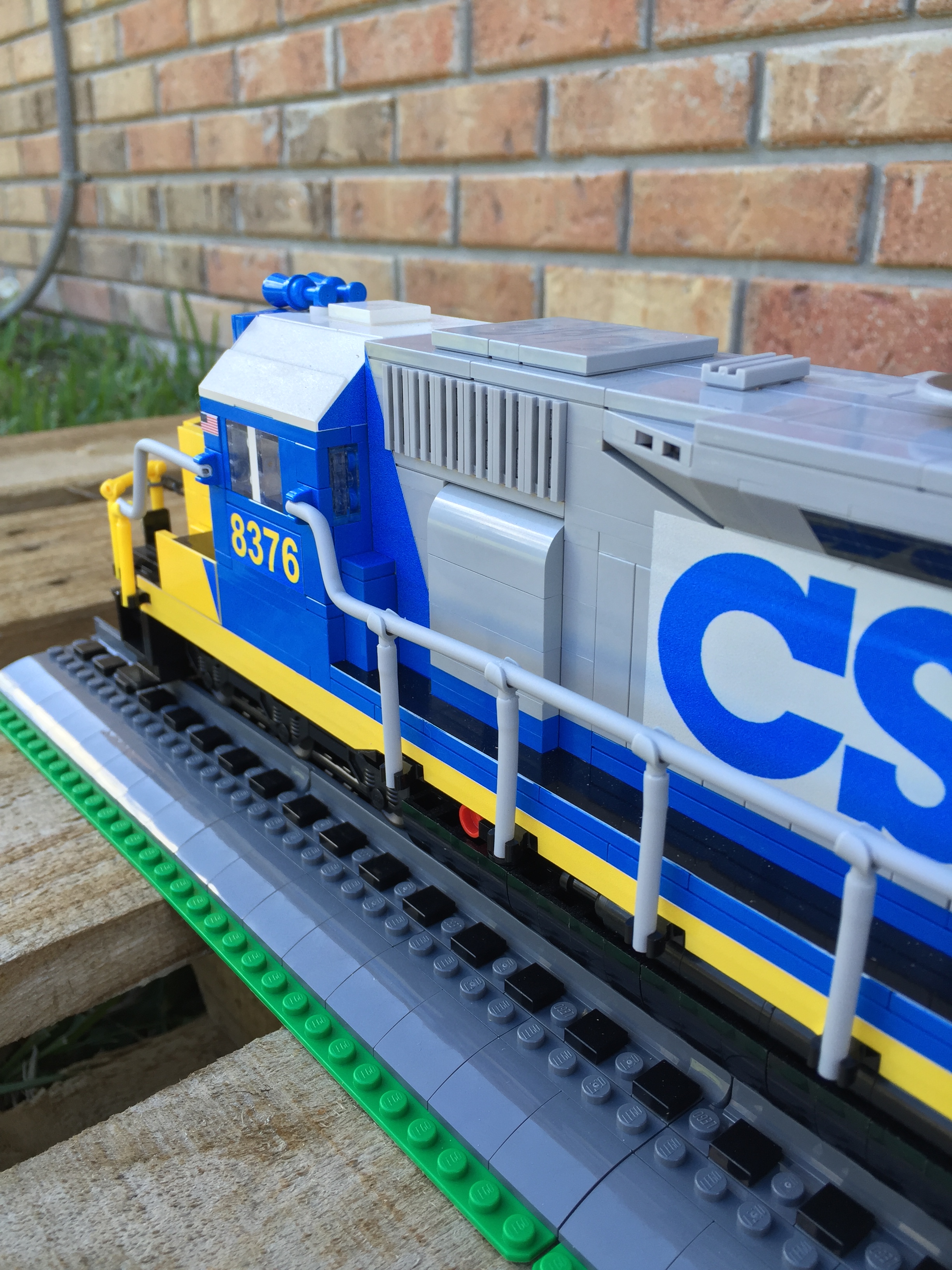 csx_gm_emd_sd40-2_locomotive_8376_11.jpg
