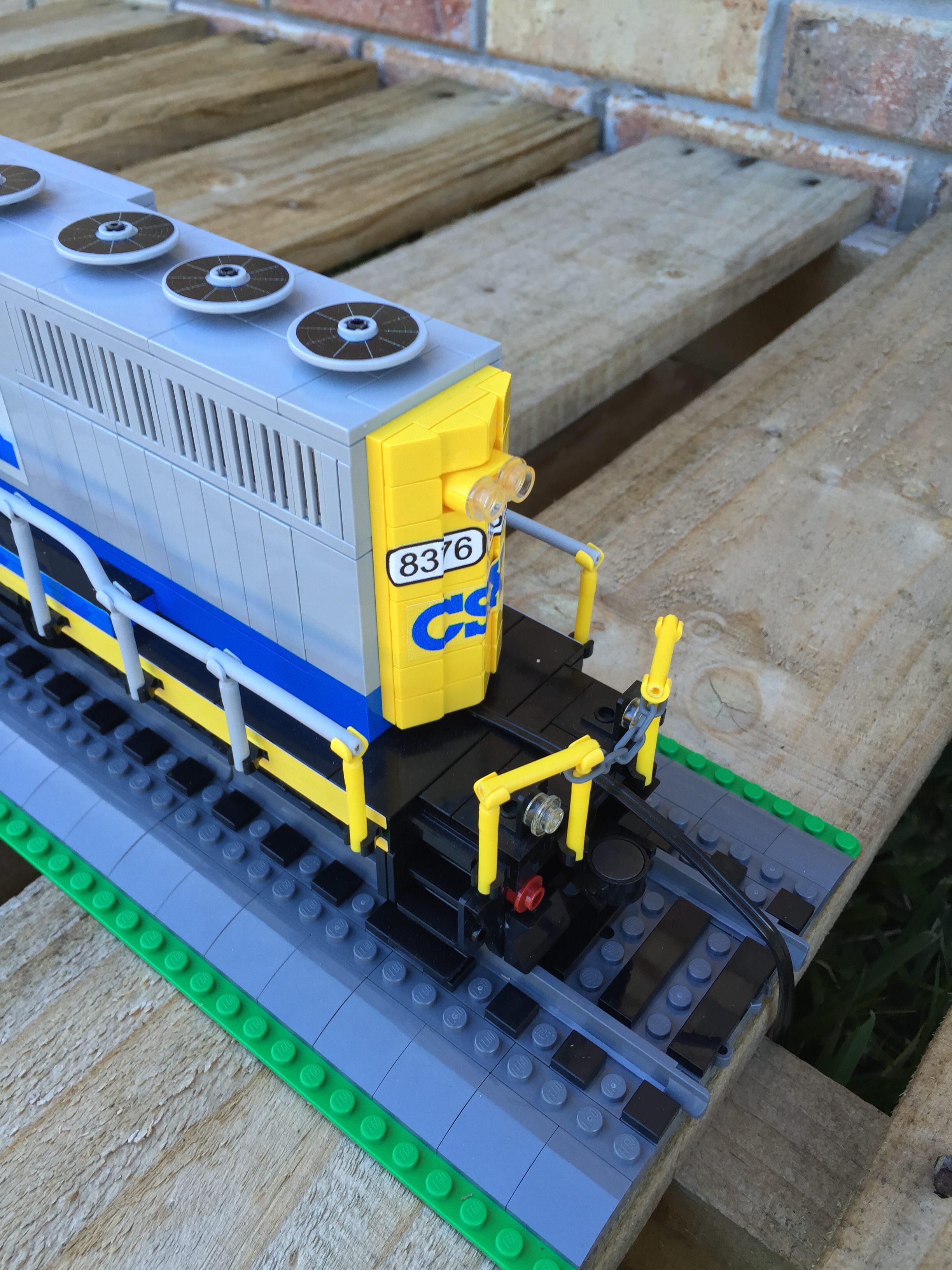 csx_gm_emd_sd40-2_locomotive_8376_12.jpg