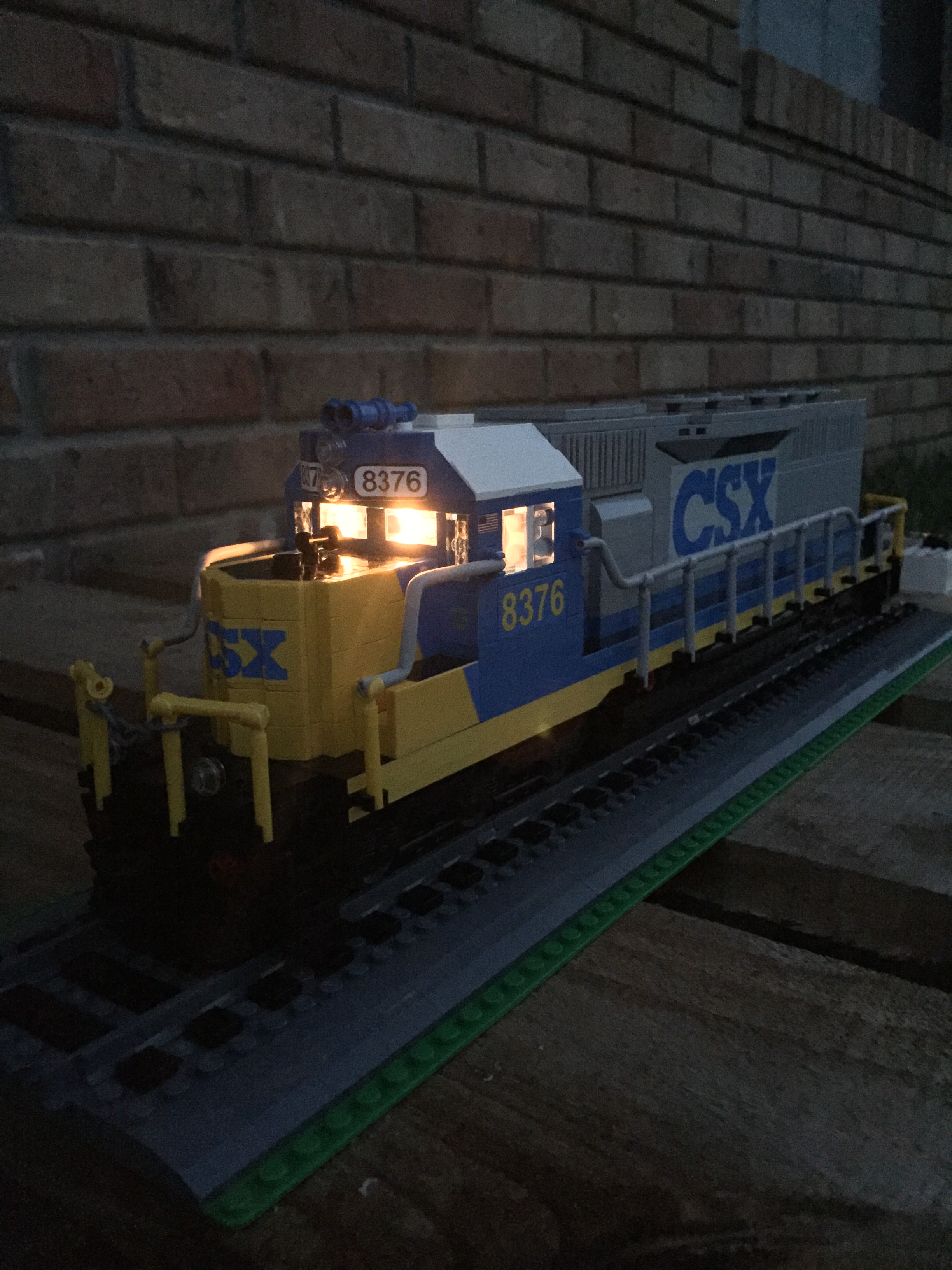 csx_gm_emd_sd40-2_locomotive_8376_13.jpg