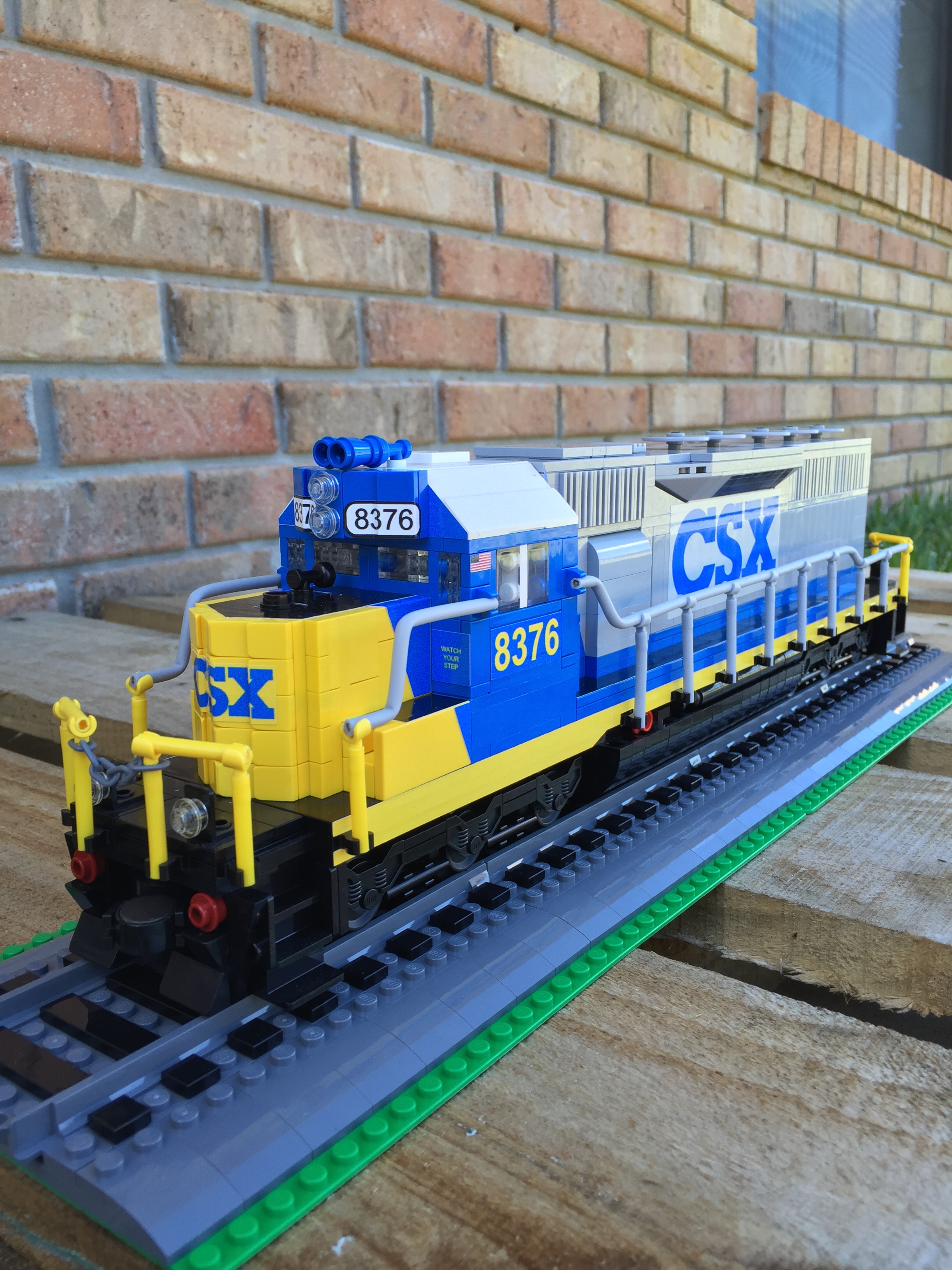 csx_gm_emd_sd40-2_locomotive_8376_2.jpg