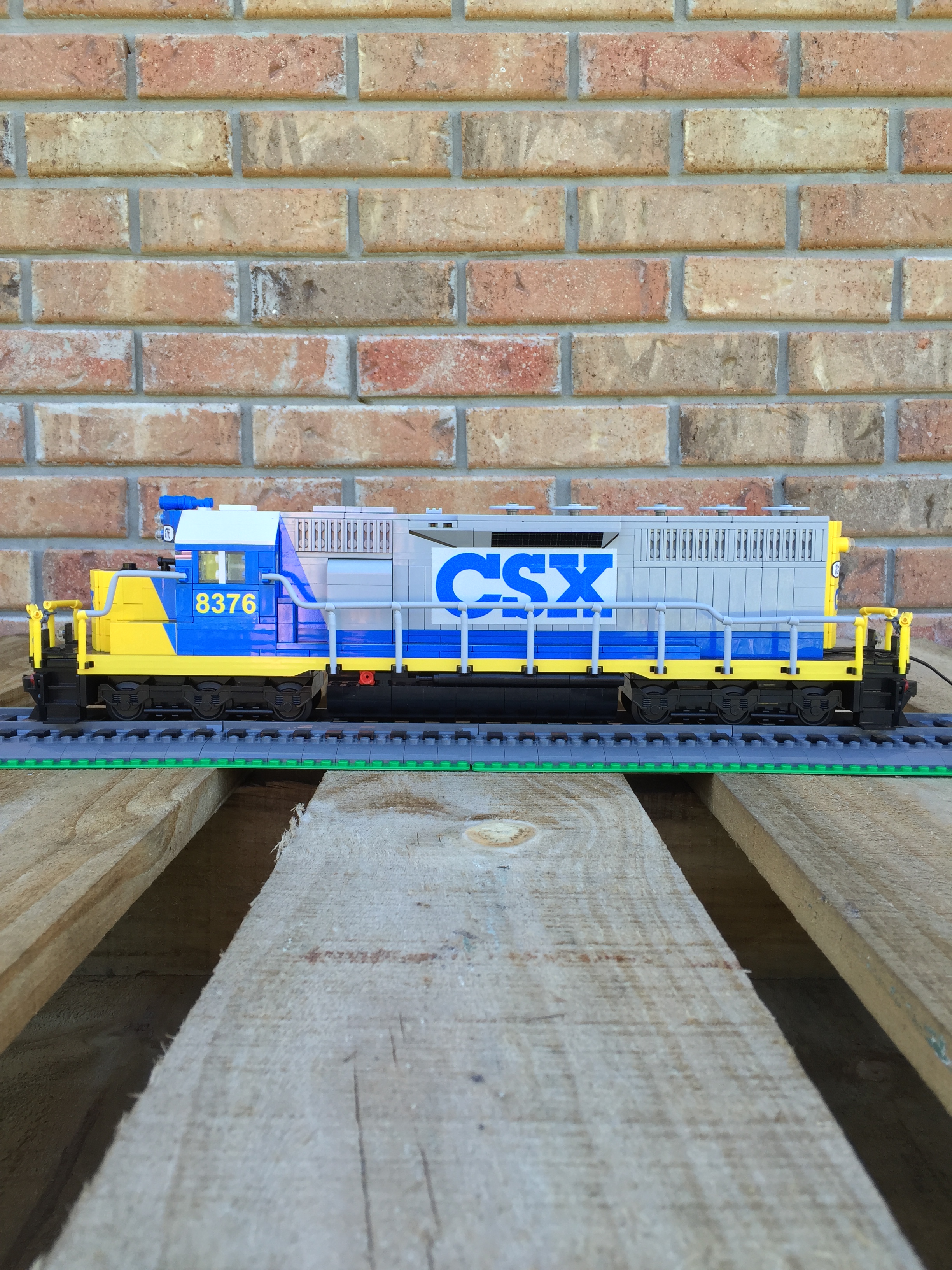 csx_gm_emd_sd40-2_locomotive_8376_3.jpg
