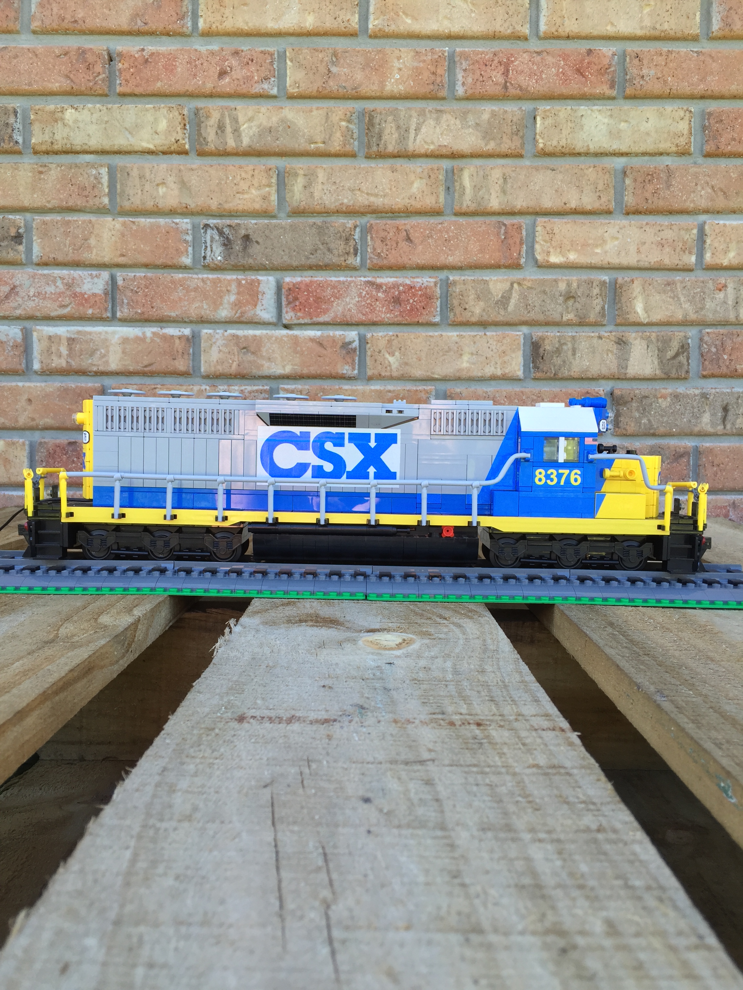csx_gm_emd_sd40-2_locomotive_8376_7.jpg