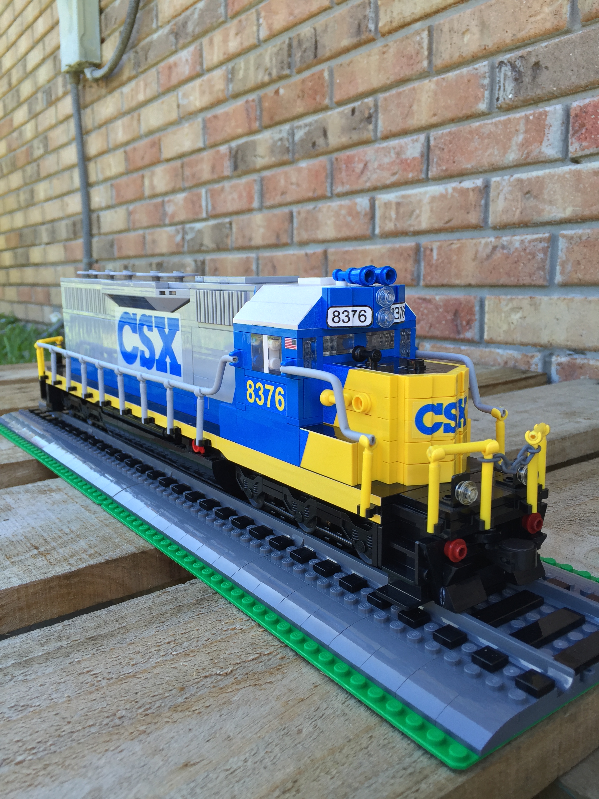 csx_gm_emd_sd40-2_locomotive_8376_8.jpg
