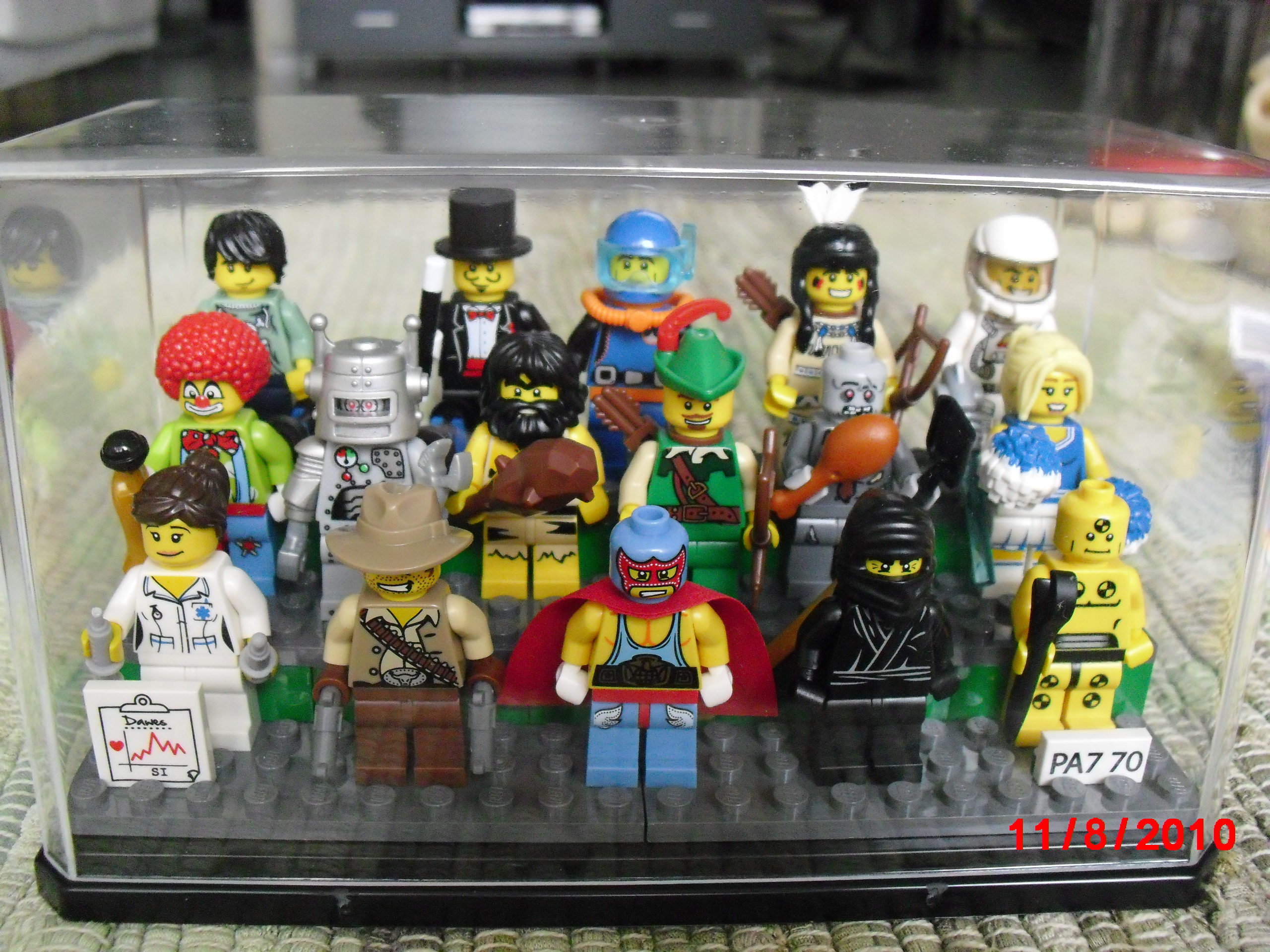 16_minifig_series_1.jpg