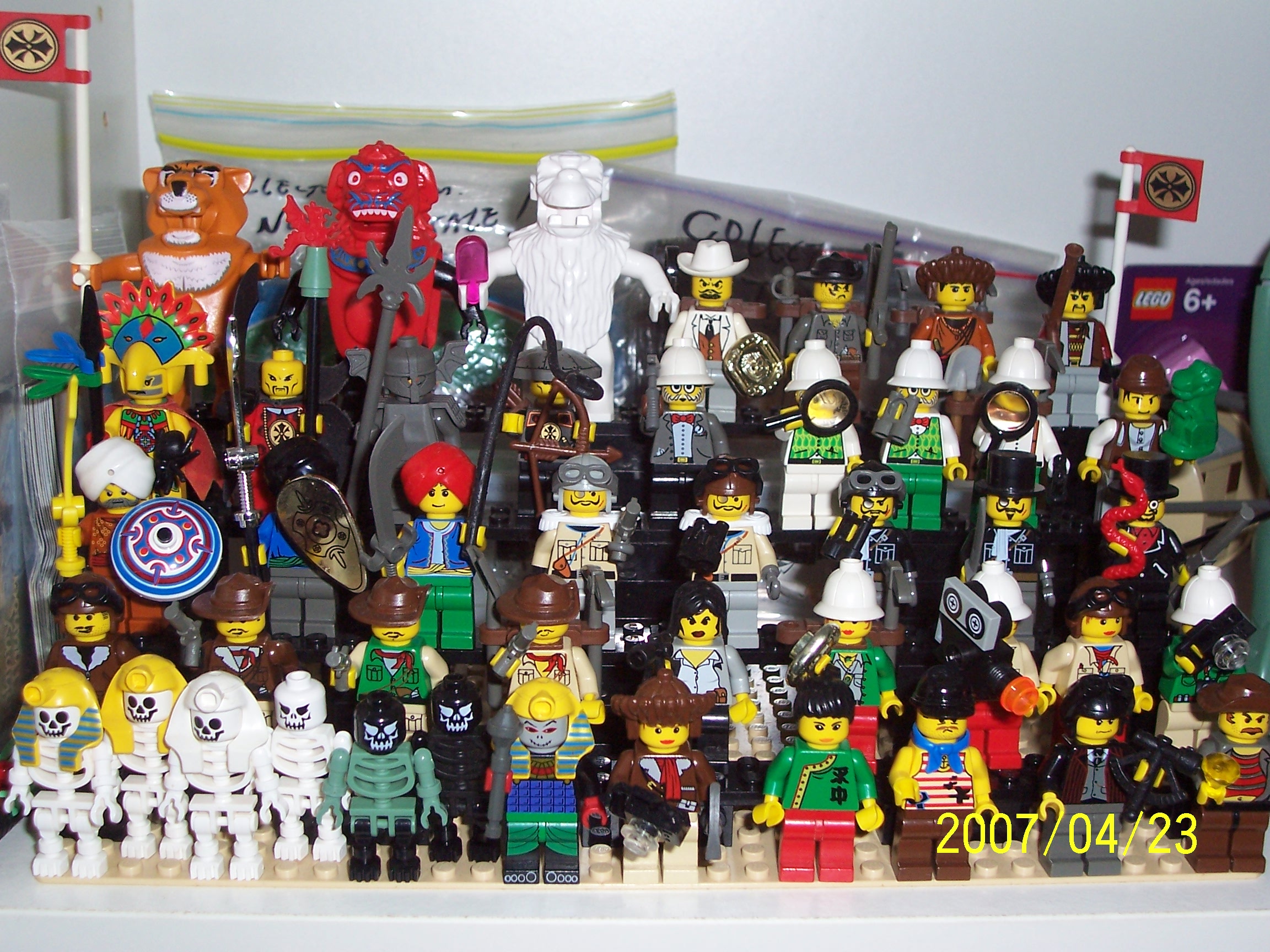 minifigs_adventurer.jpg