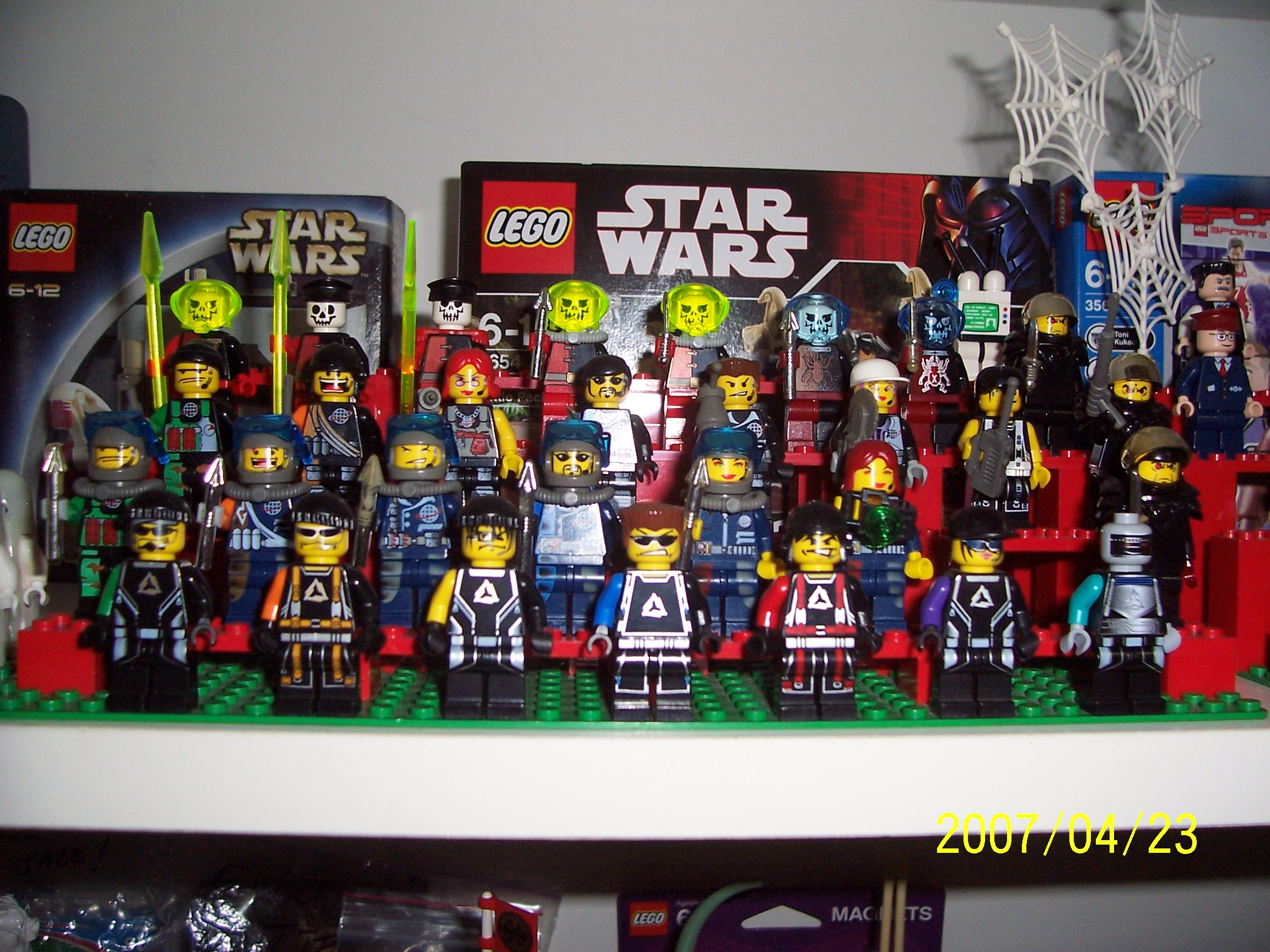 minifigs_alpha_team.jpg