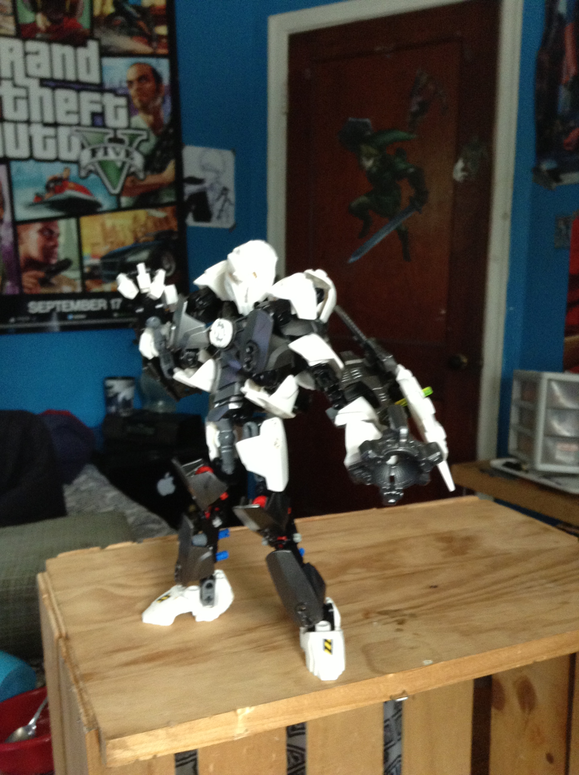 c-block_the_armored_soilder_0624.jpg