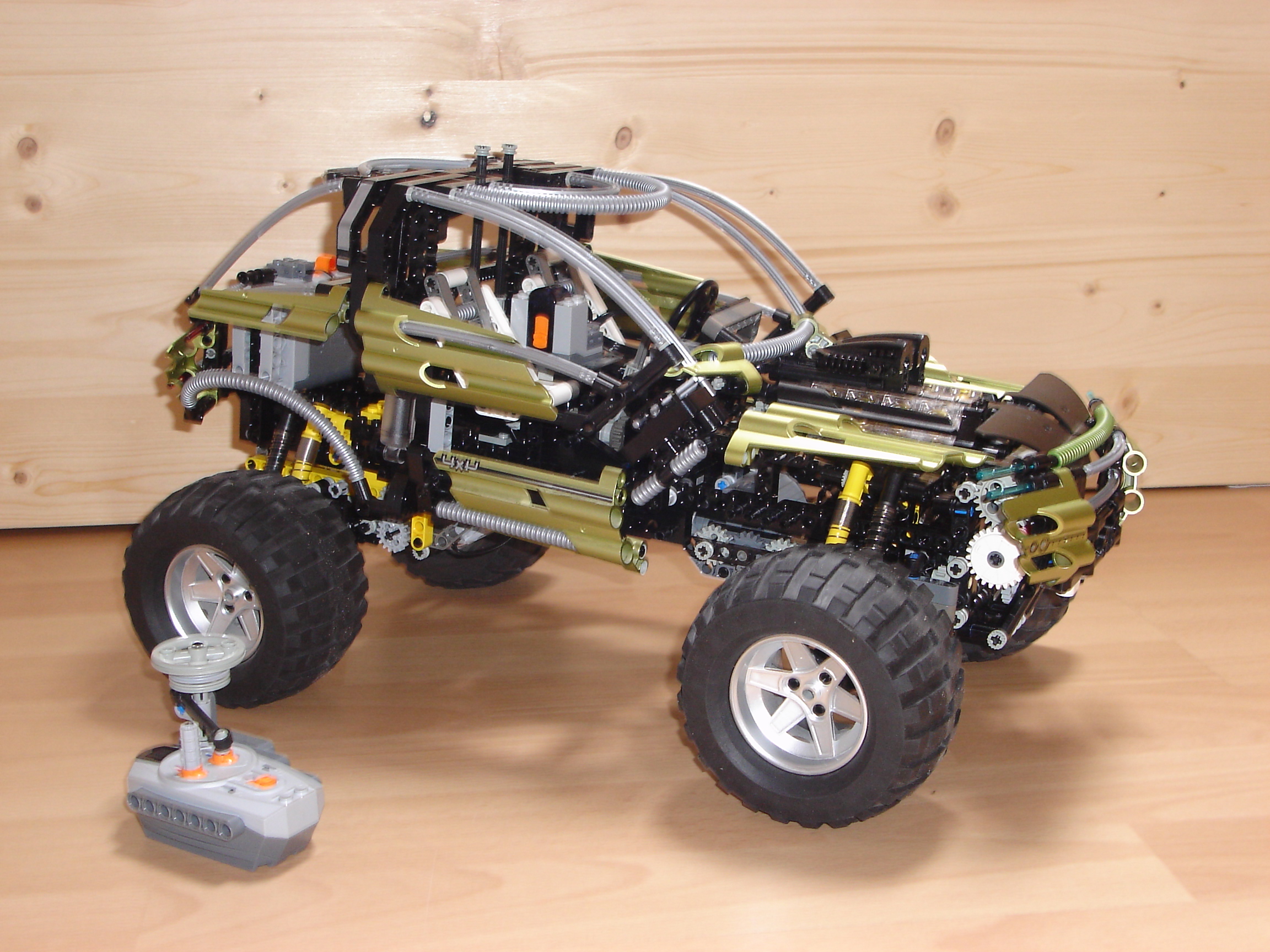 lego_8466_1_rc__big__strong__fun_001.jpg