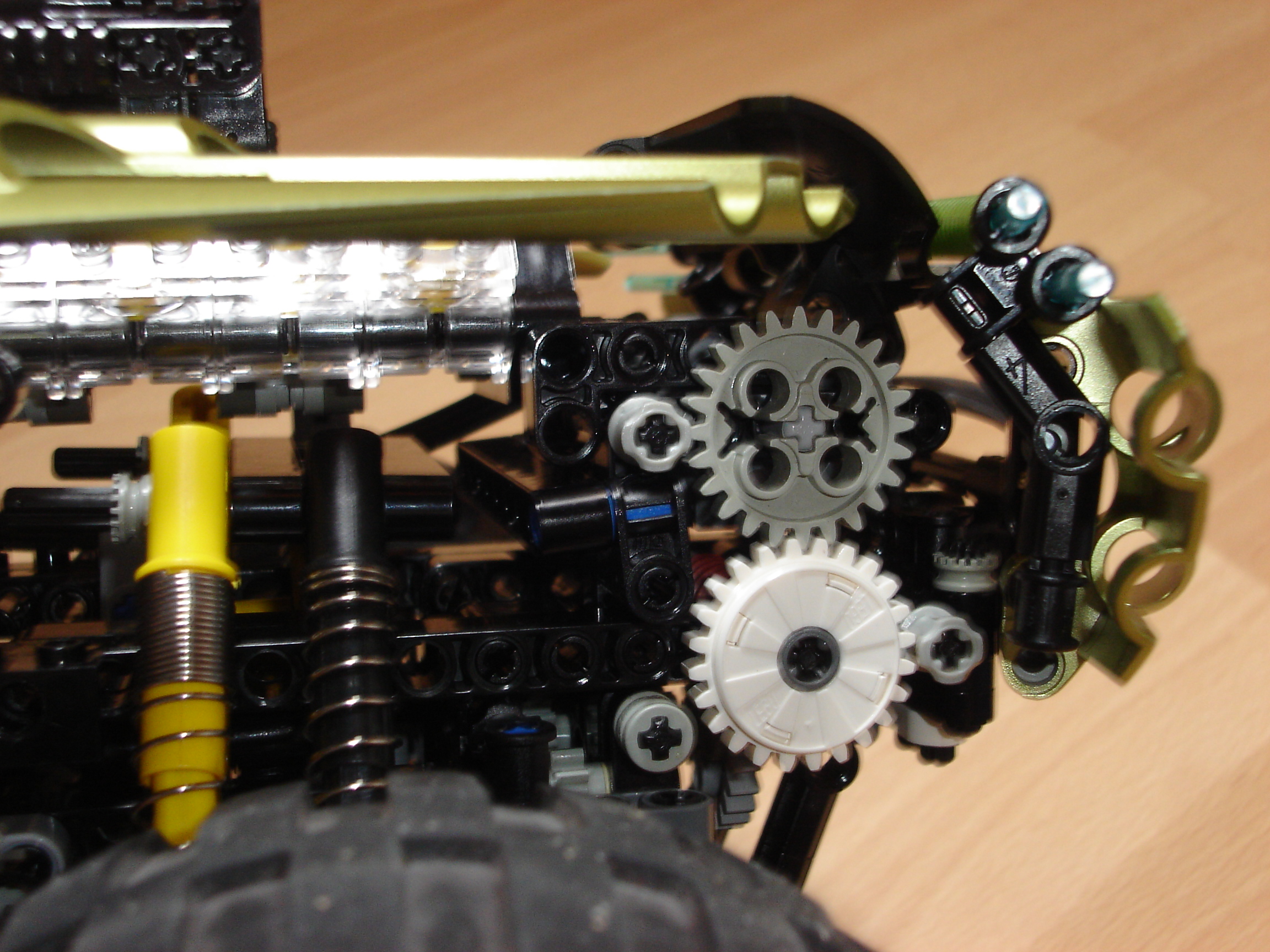 lego_8466_steering_w._clutch_010.jpg