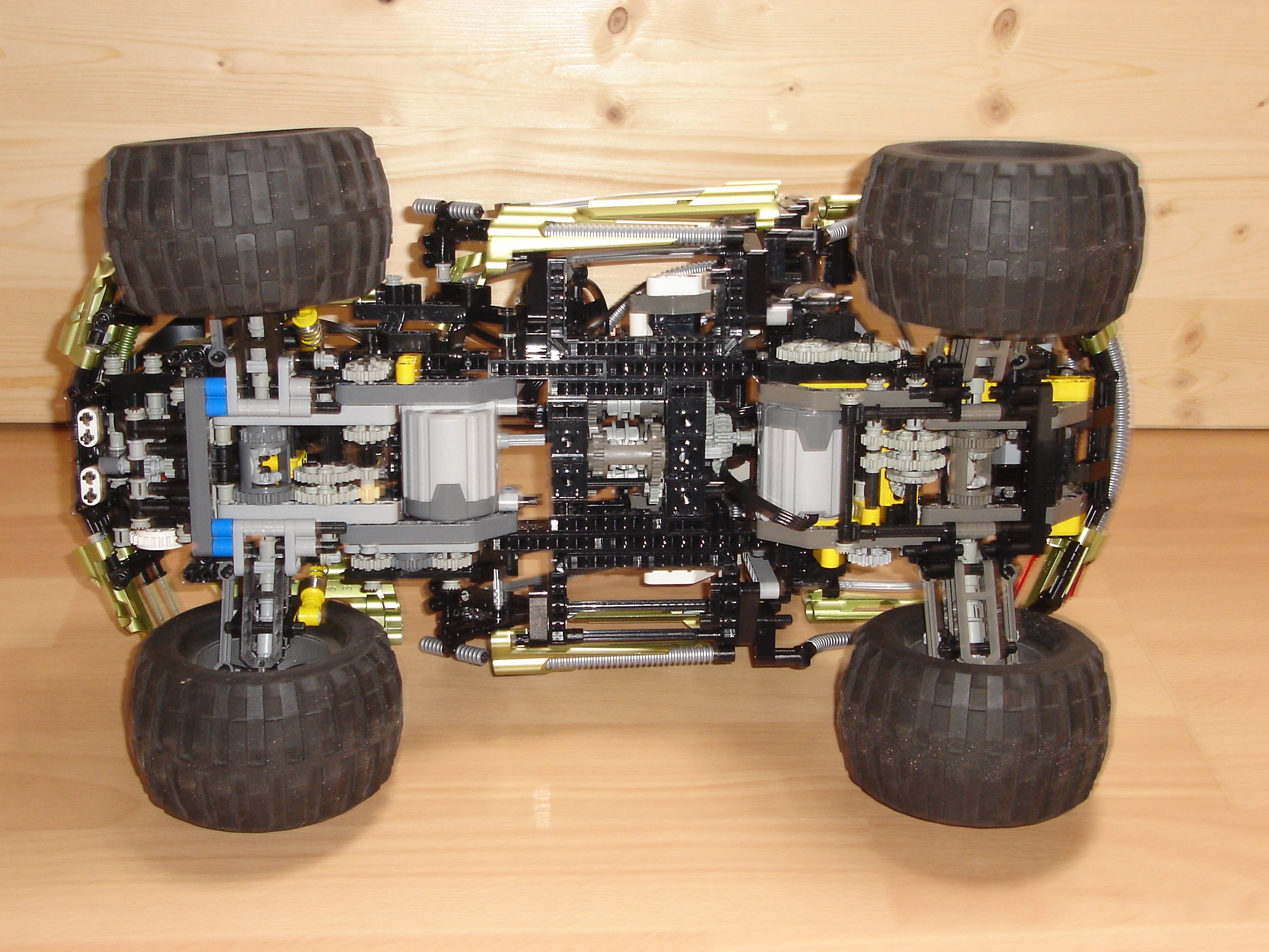 lego_8466_underside_007.jpg