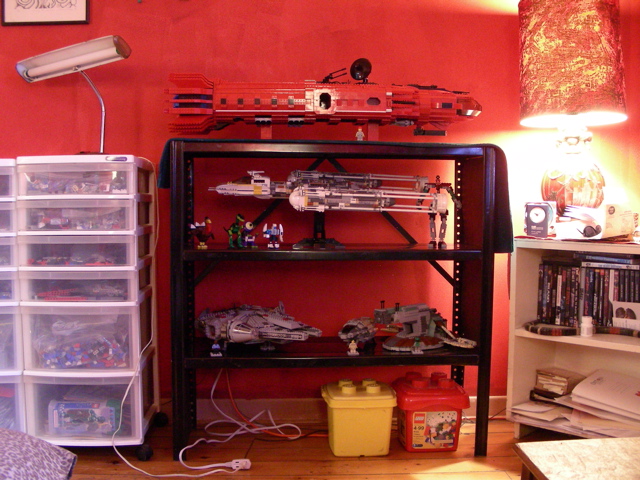how_i_display_my_lego.jpg