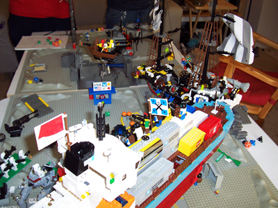 brikwars_aug05_crash.jpg