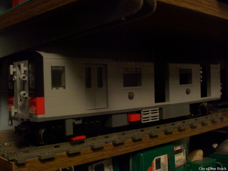train-r142a-001.png