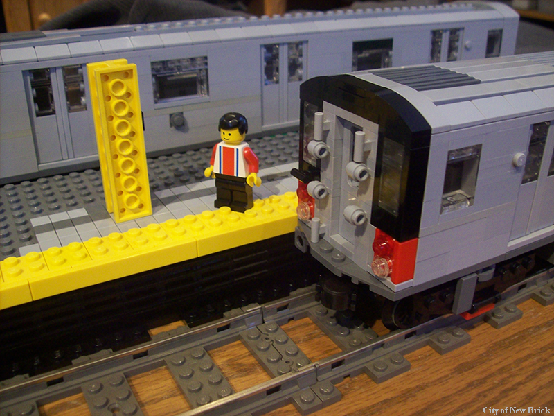 train-r142a-007.png