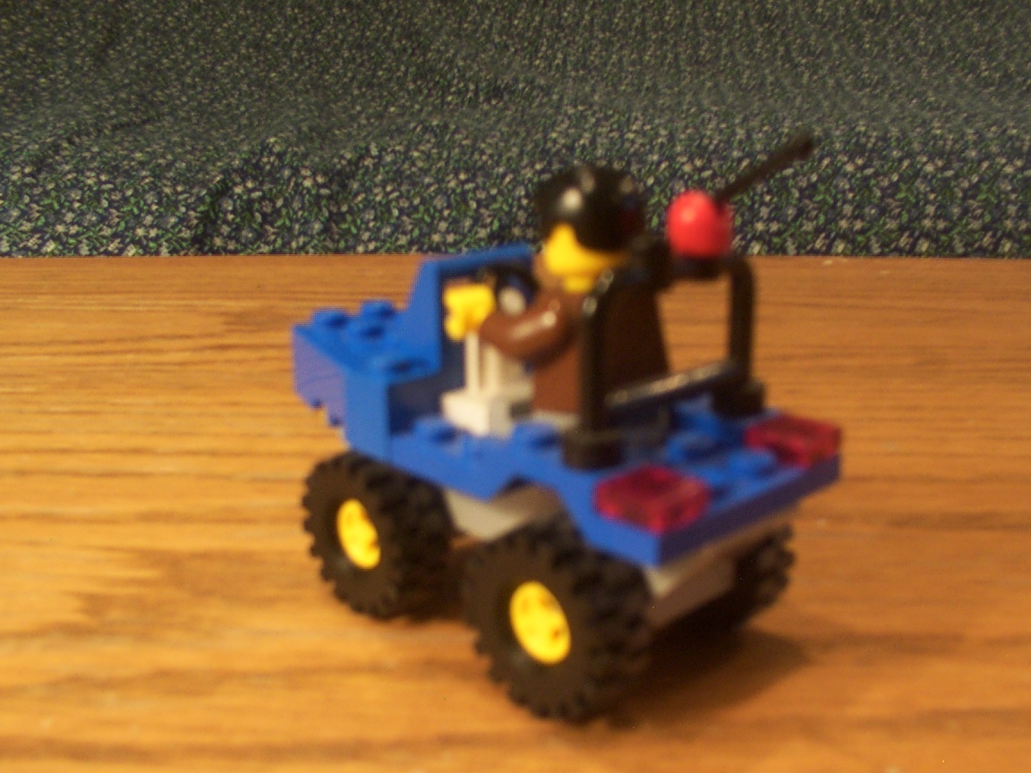 bluecar002.jpg