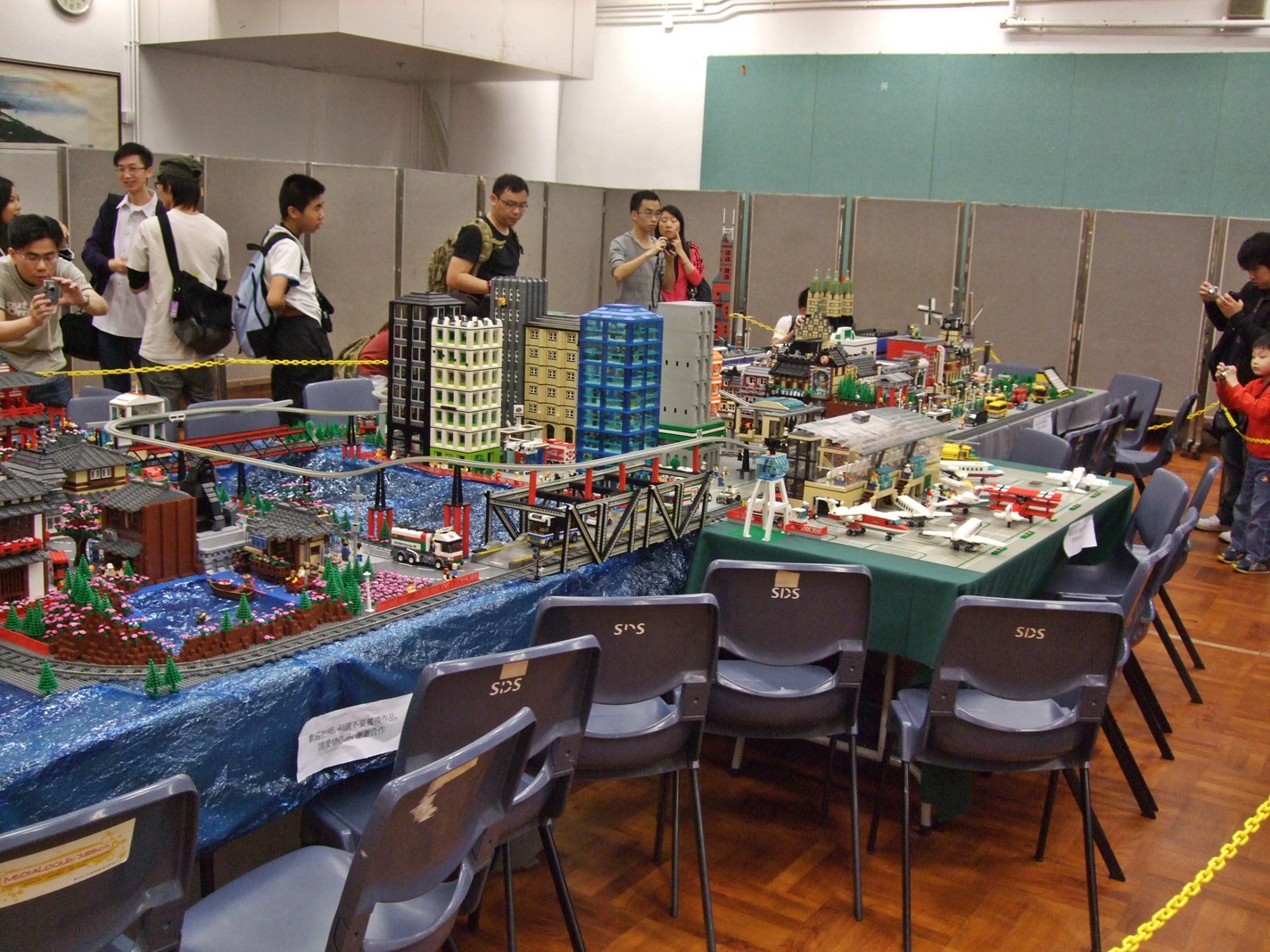 bricks_adventure_2010.70.jpg
