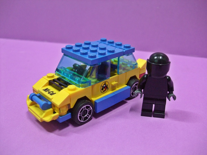23_blueyellow_car1.jpg