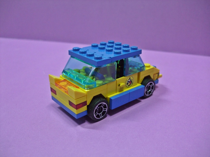 26_blueyellow_car4.jpg