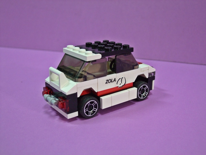 38_white_car4.jpg