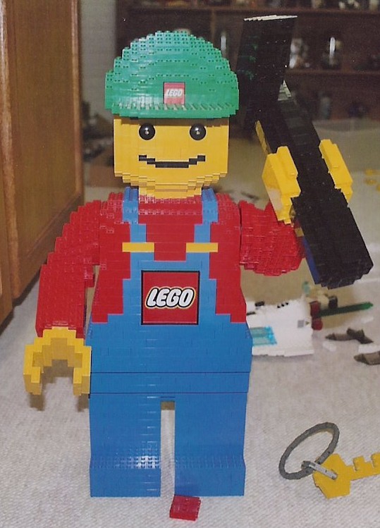 lego_statue_with_hammer.jpg