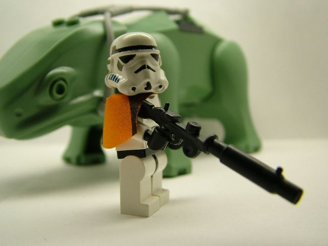 sandtrooper_with_brickarms_lewis_gun_and_dewback.jpg