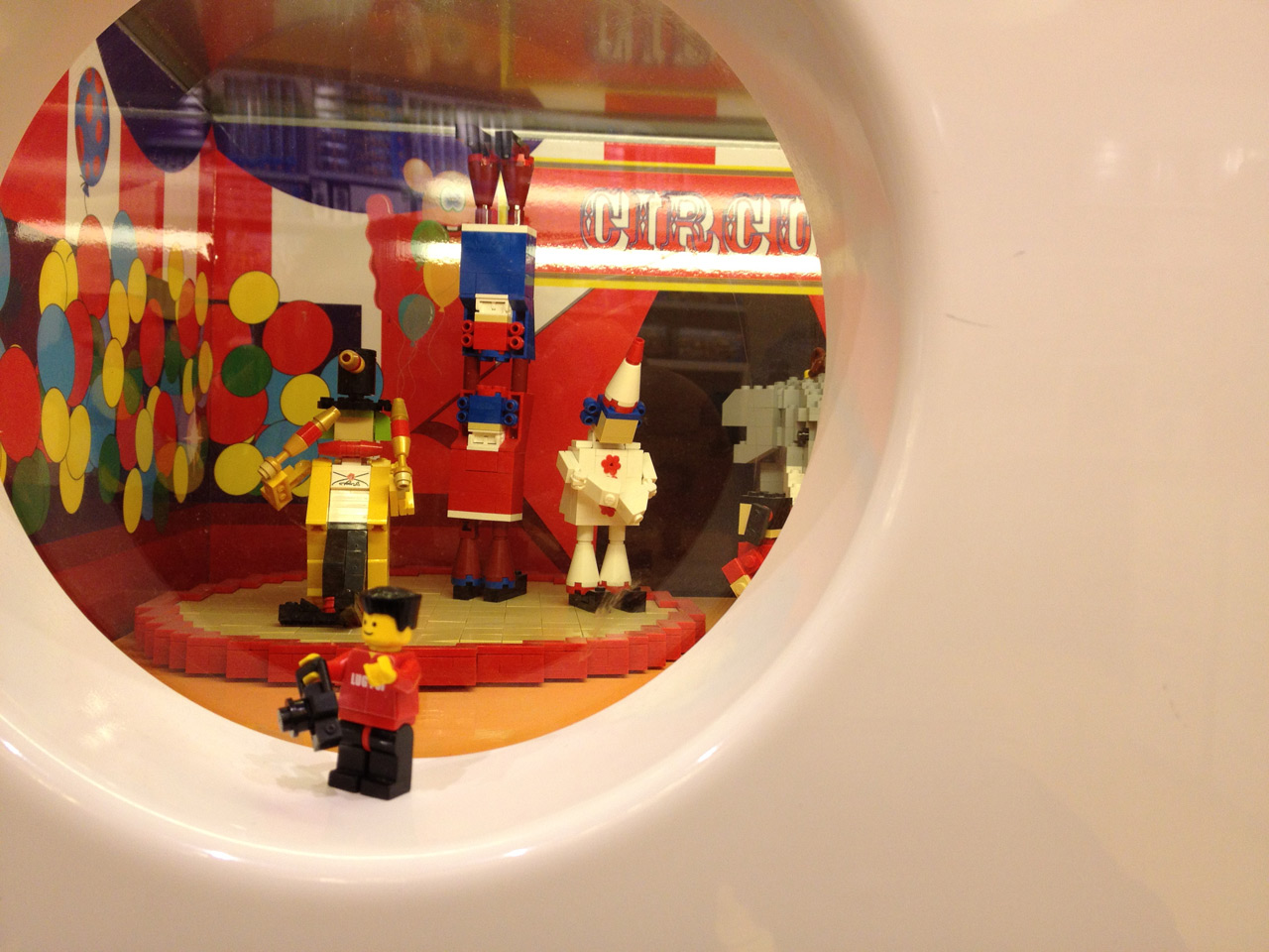 legoshop02.jpg