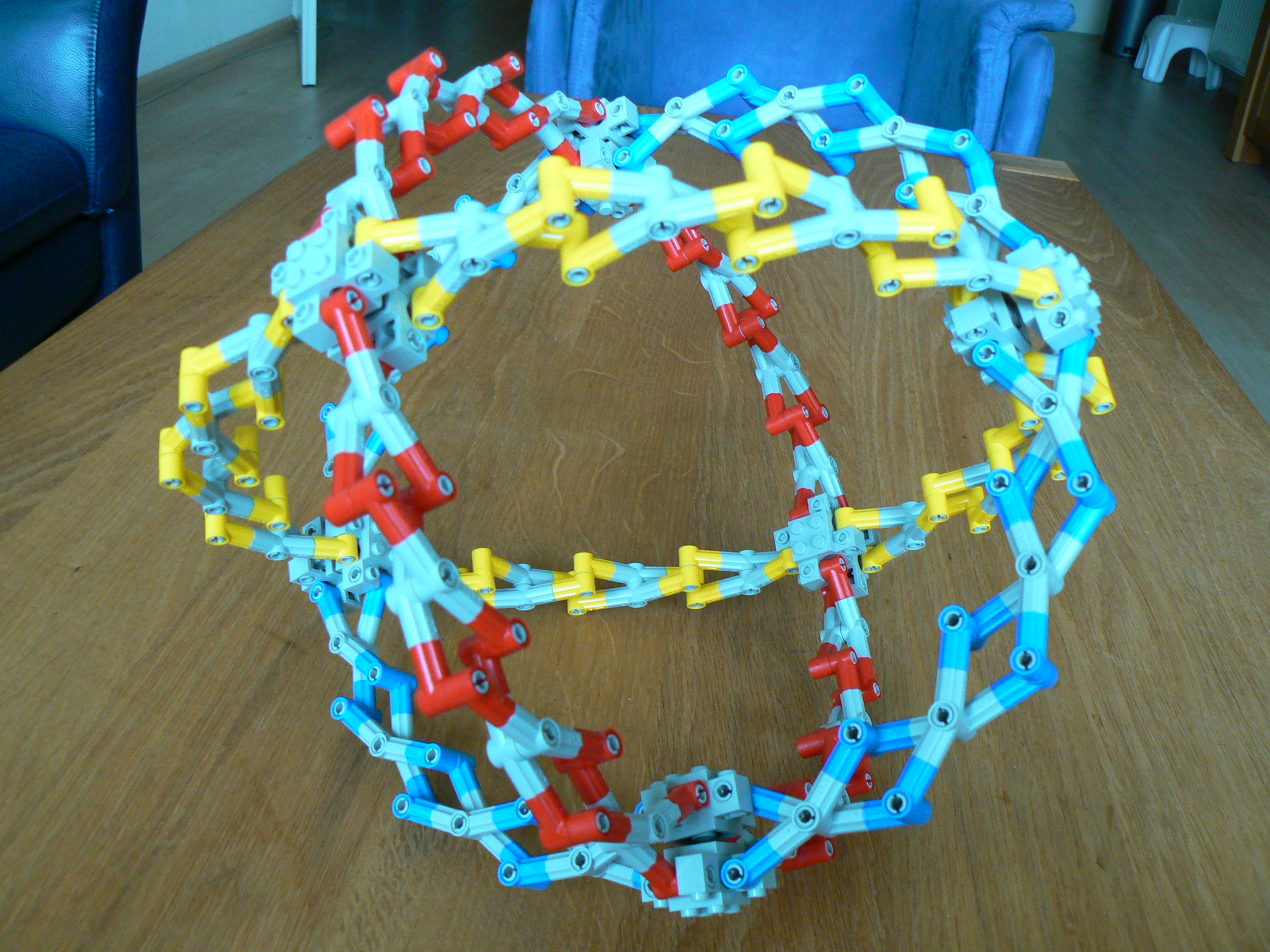 hoberman_sphere03.jpg