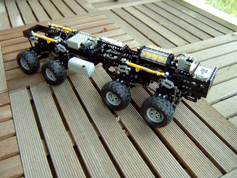 trailtruck_8x8-01.jpg