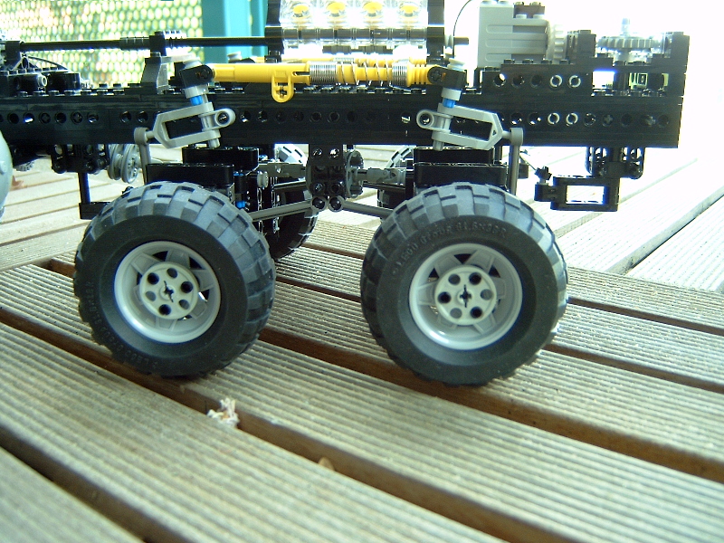 trailtruck_8x8-05.jpg