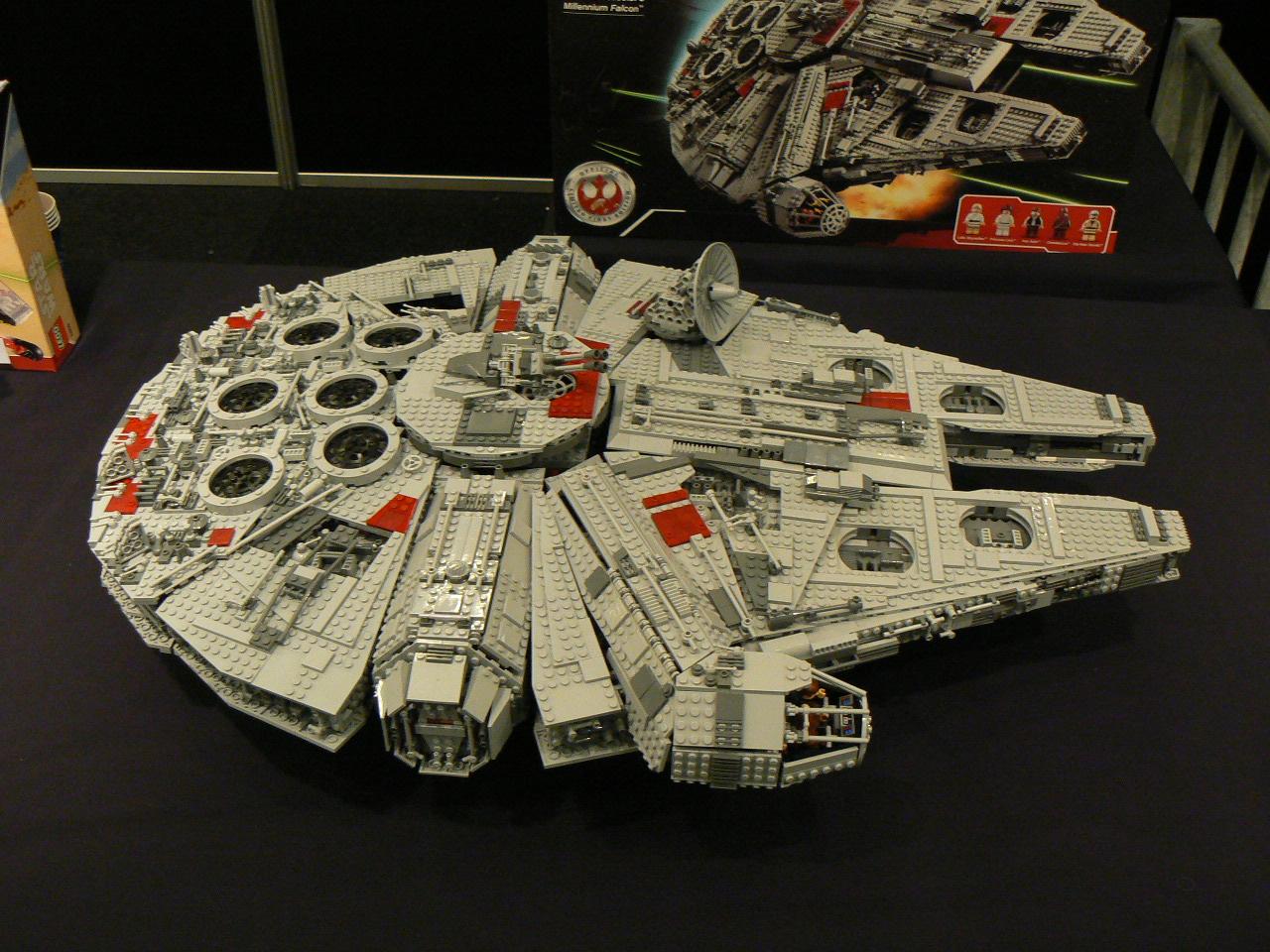 millennium_falcon_01.jpg