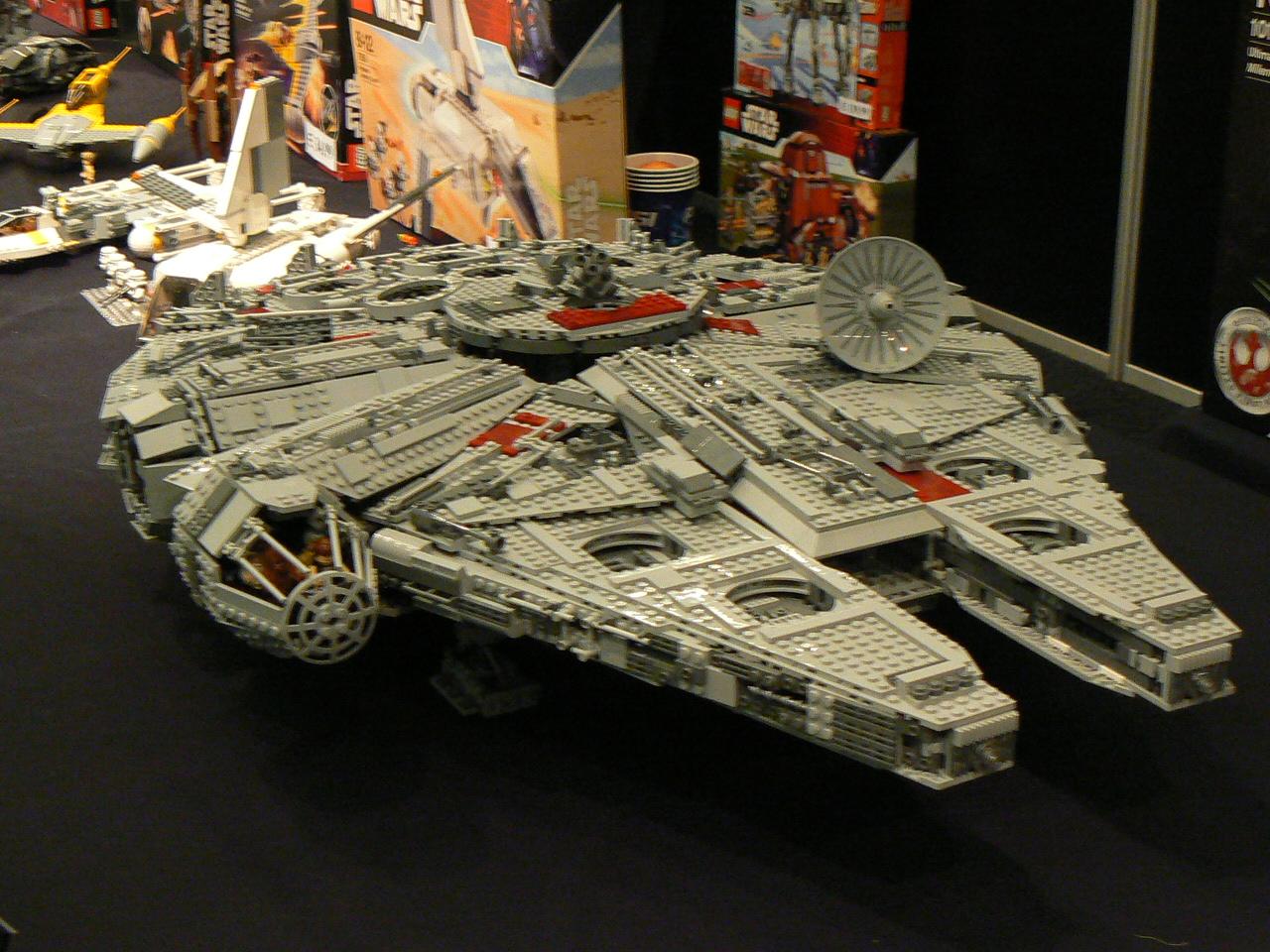 millennium_falcon_02.jpg